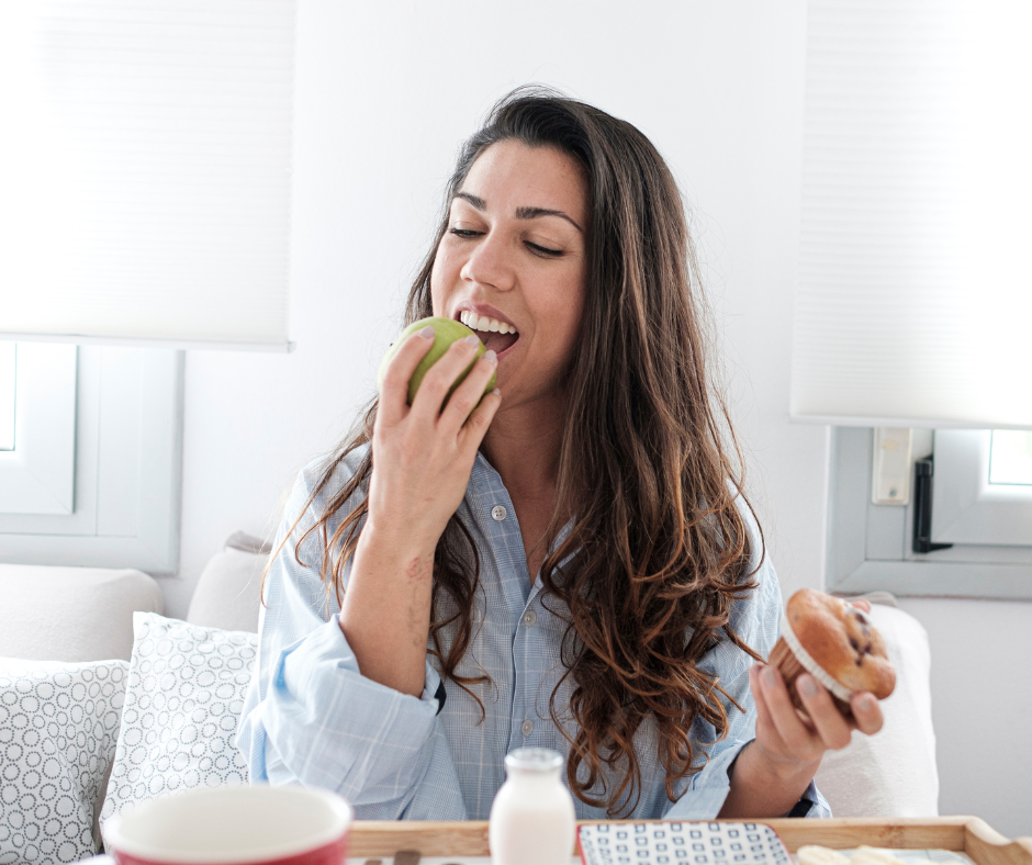 photos_canva (11) woman eating apple